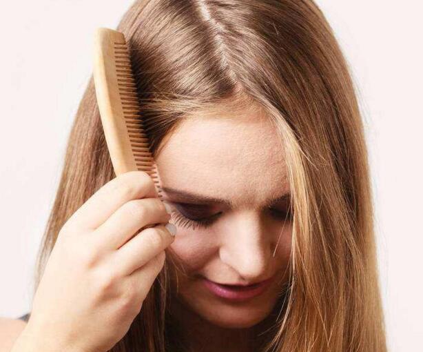女性出现脂溢性脱发的原因有哪些