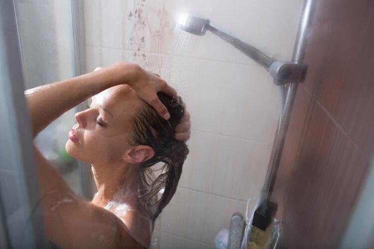 头发多久洗一次最好？早上洗头和晚上洗头哪个危害更大？